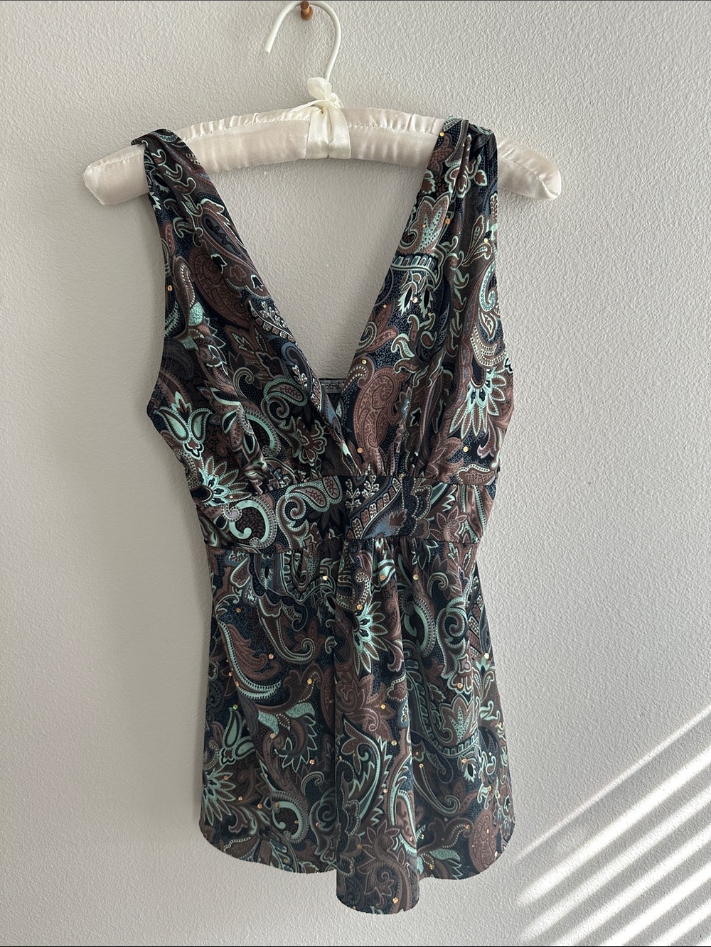 Y2K Sleeveless V-Neck Paisley Print Women’s Top - Teal & Brown